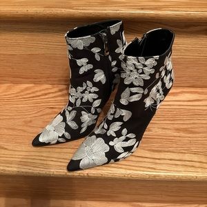 ZARA BLACK POINTED ANKLE BOOTS WITH ZIPPER SIZE 39